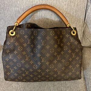 Authentic Louis Vuitton Artsy Bag